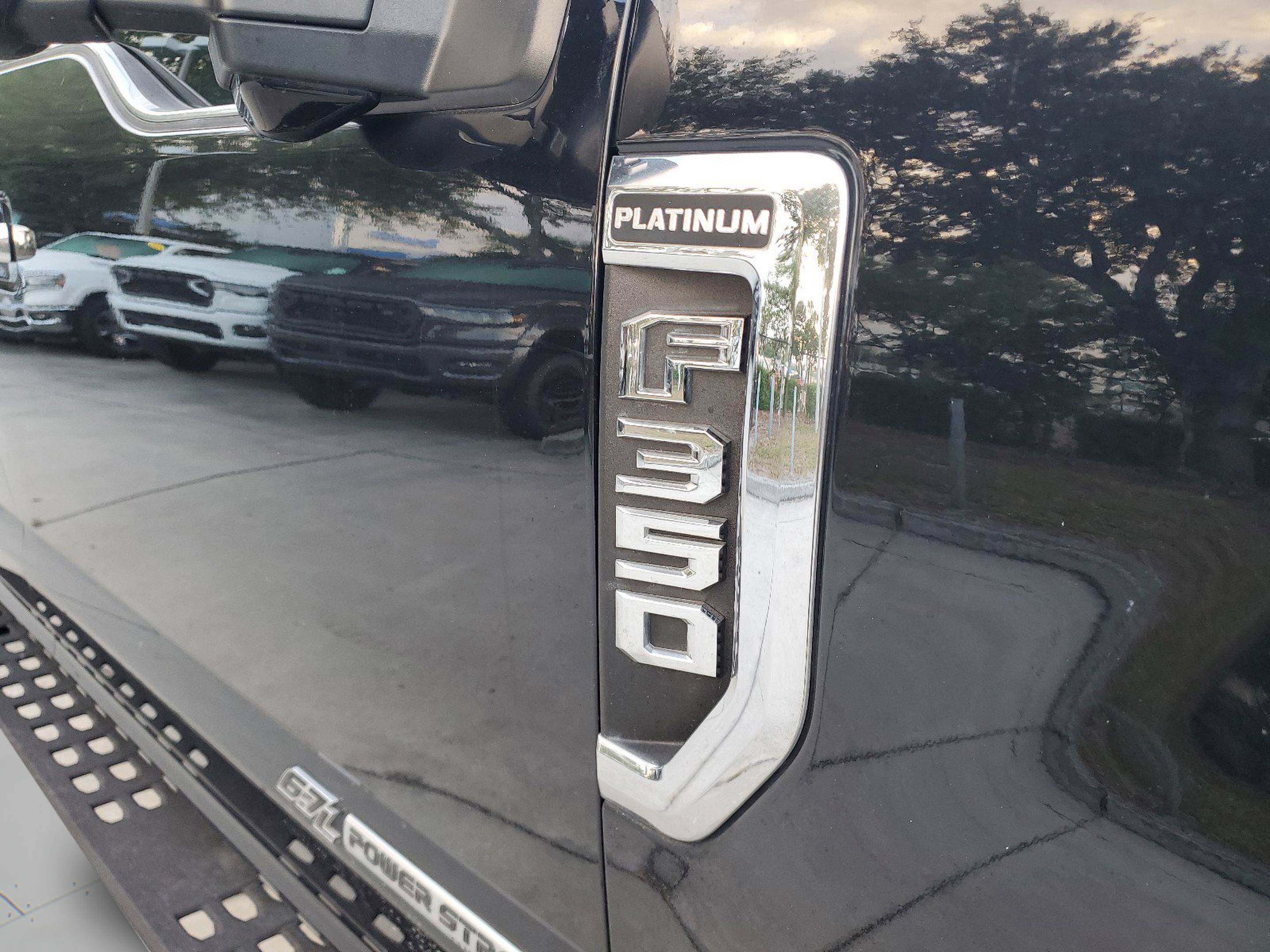 Used 2021 Ford F350 Platinum w/ Tremor Off-Road Package AWD/4WD image 29