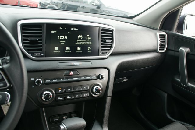 Used 2022 Kia Sportage LX image 17