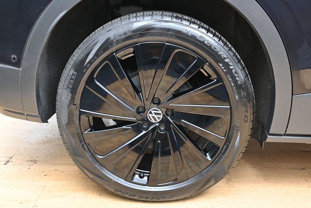Used 2025 Volkswagen ID.4 Pro AWD/4WD image 13