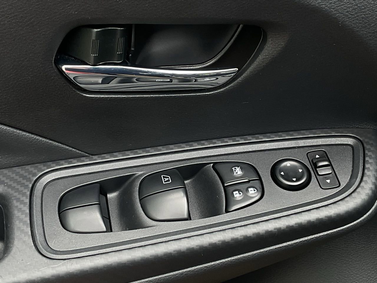 Used 2025 Nissan Versa SV image 13