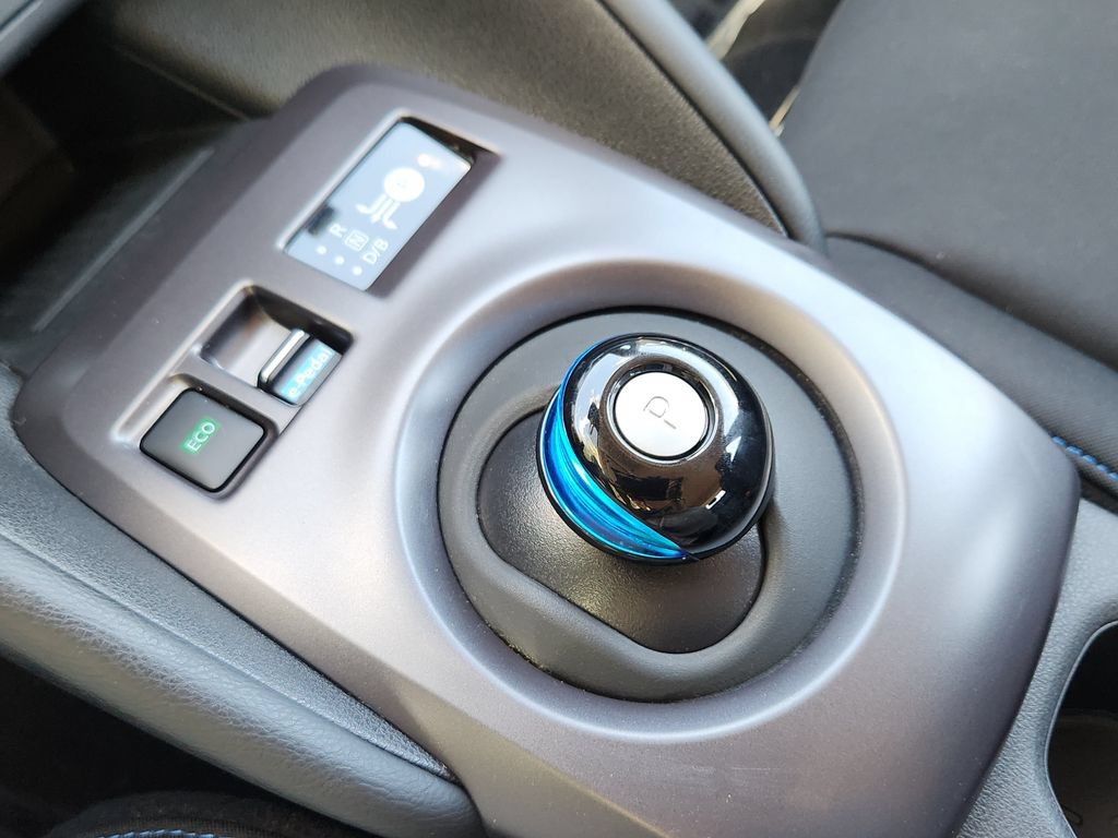 Used 2025 Nissan Leaf S FWD image 11
