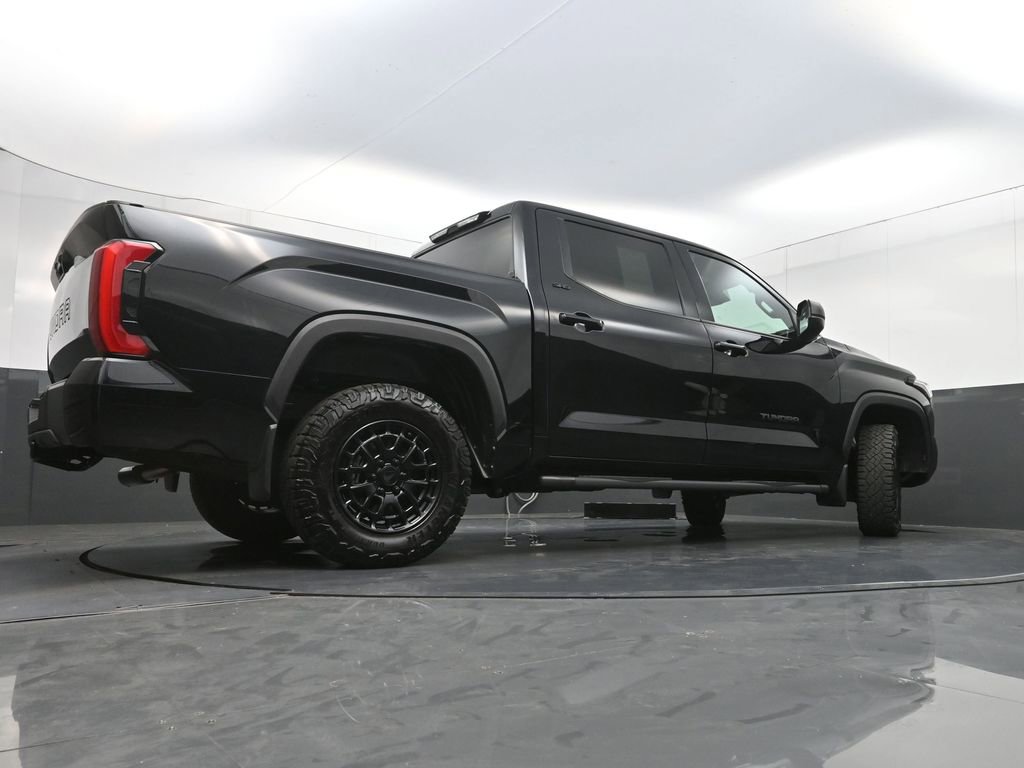 Used 2025 Toyota Tundra SR5 w/ SR5 Premium Package AWD/4WD image 32
