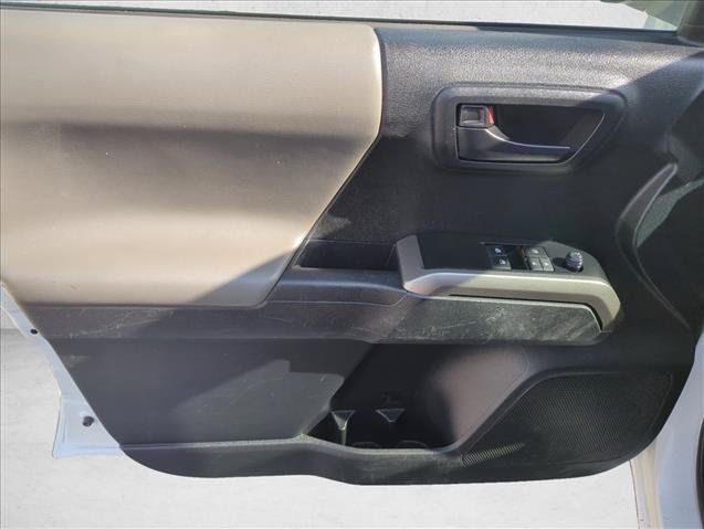 Used 2022 Toyota Tacoma SR5 AWD/4WD image 10