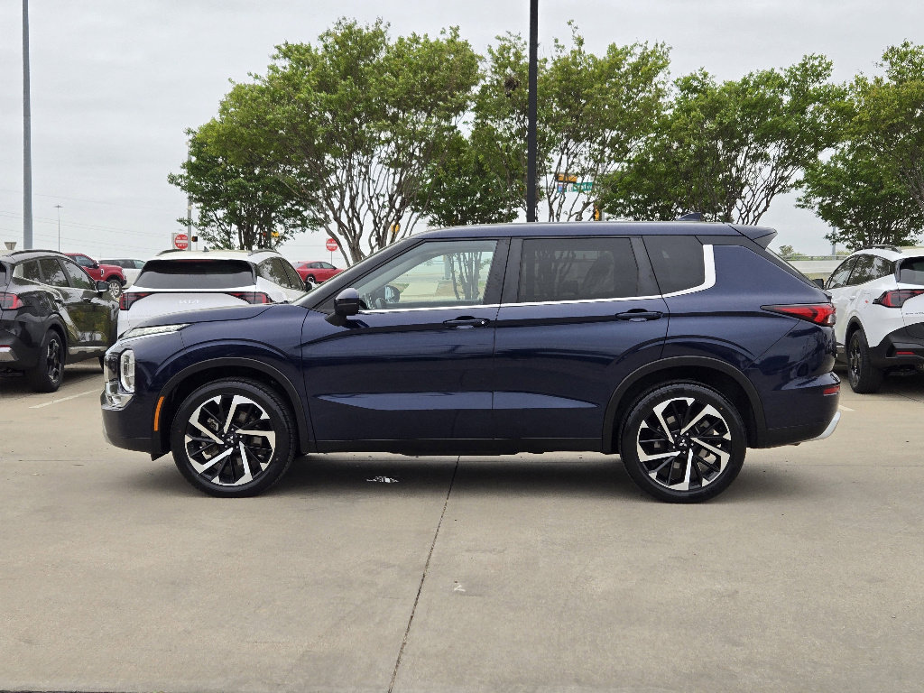 Used 2024 Mitsubishi Outlander SE image 12