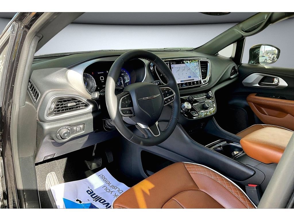 Used 2024 Chrysler Pacifica Pinnacle image 15