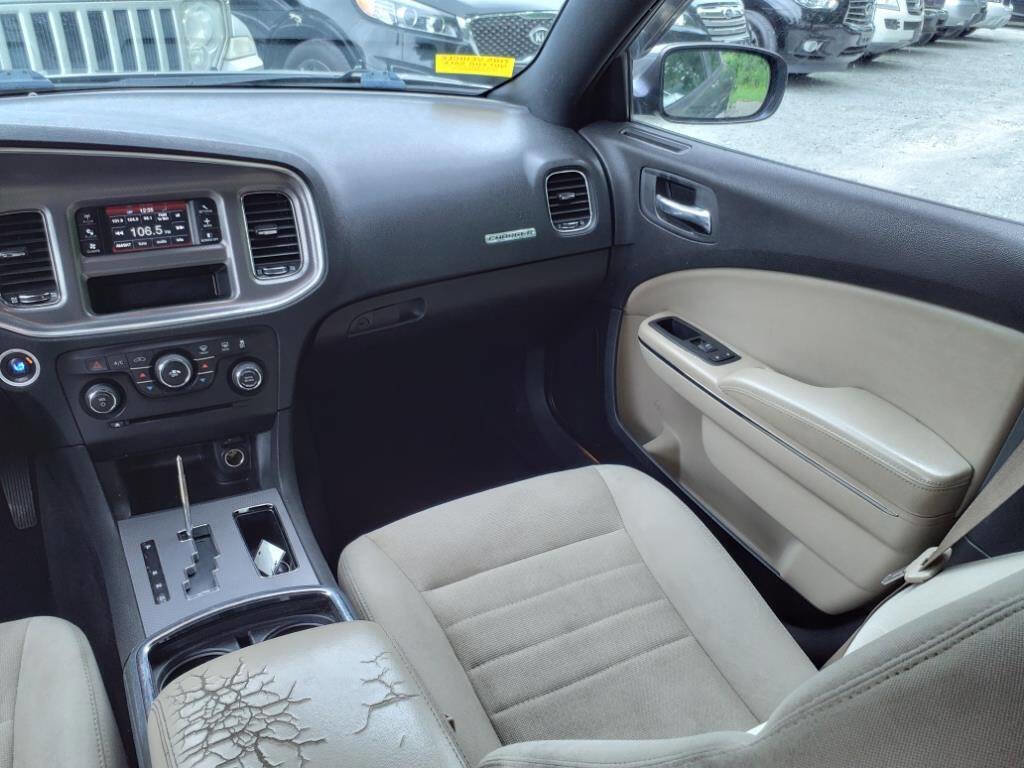 Used 2012 Dodge Charger SE RWD image 9