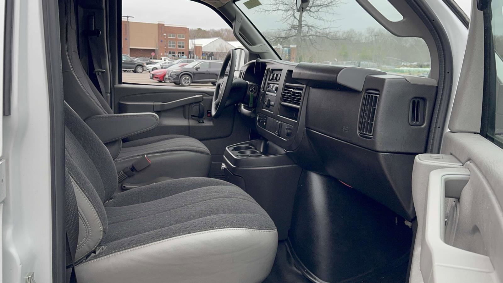 Used 2024 GMC Savana 2500 w/ Driver Convenience Package image 12