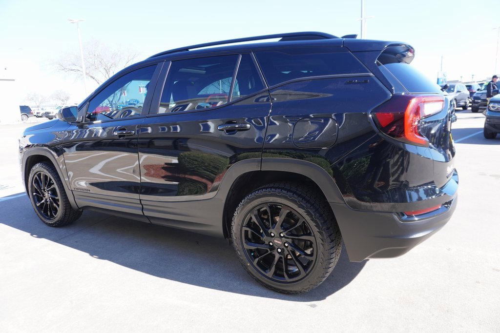 Used 2024 GMC Terrain SLE w/ Driver Convenience Package image 4