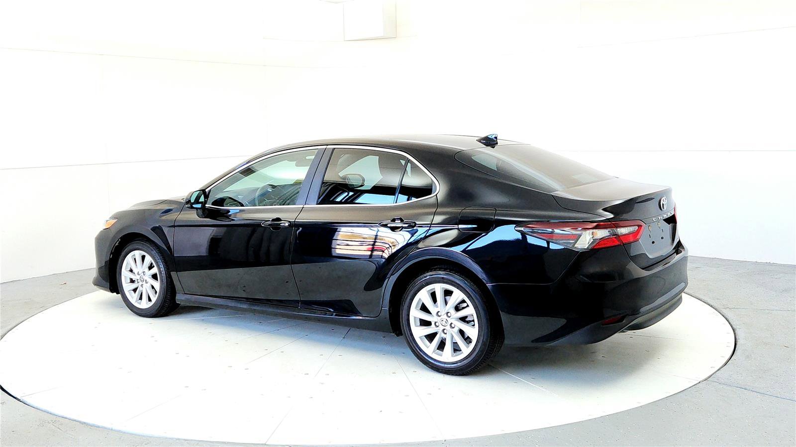 Used 2023 Toyota Camry LE FWD image 4