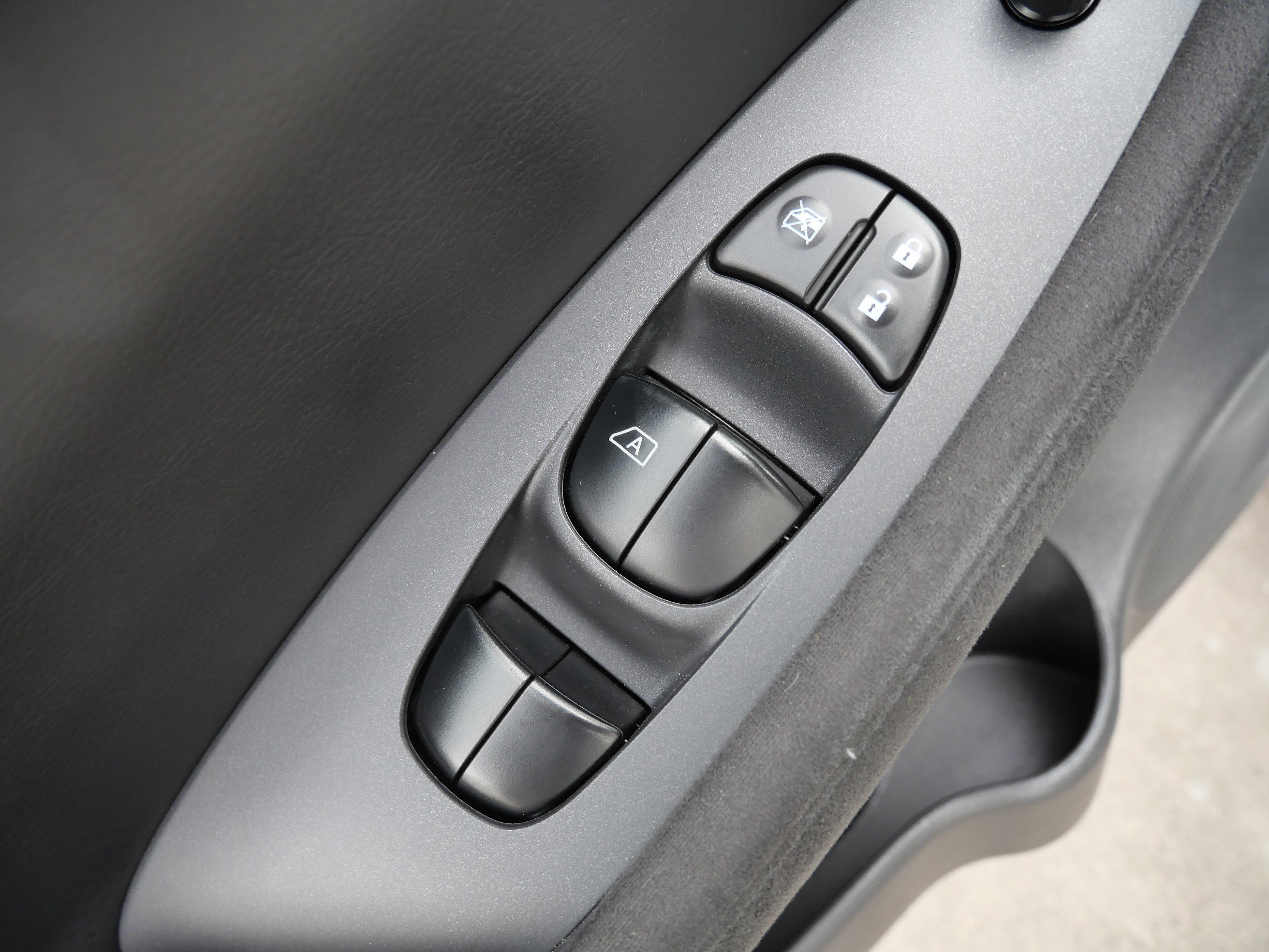 Used 2013 Nissan Leaf S image 19