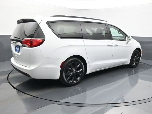 Used 2019 Chrysler Pacifica Touring-L w/ Advanced Safetytec Group image 5