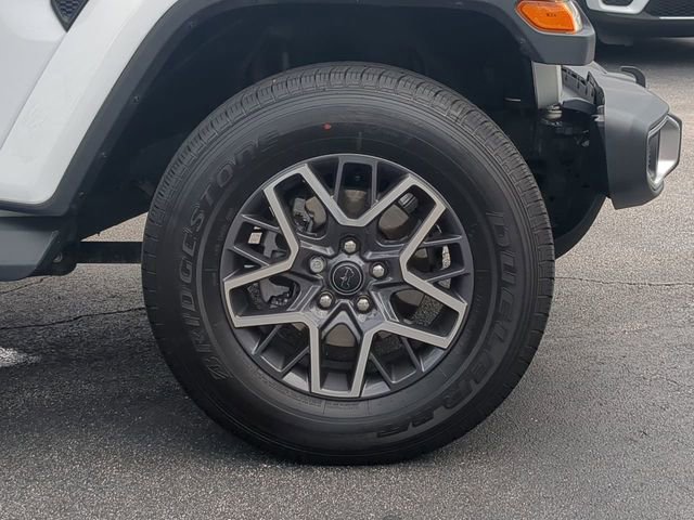 Used 2018 Jeep Wrangler Unlimited Sahara AWD/4WD image 11