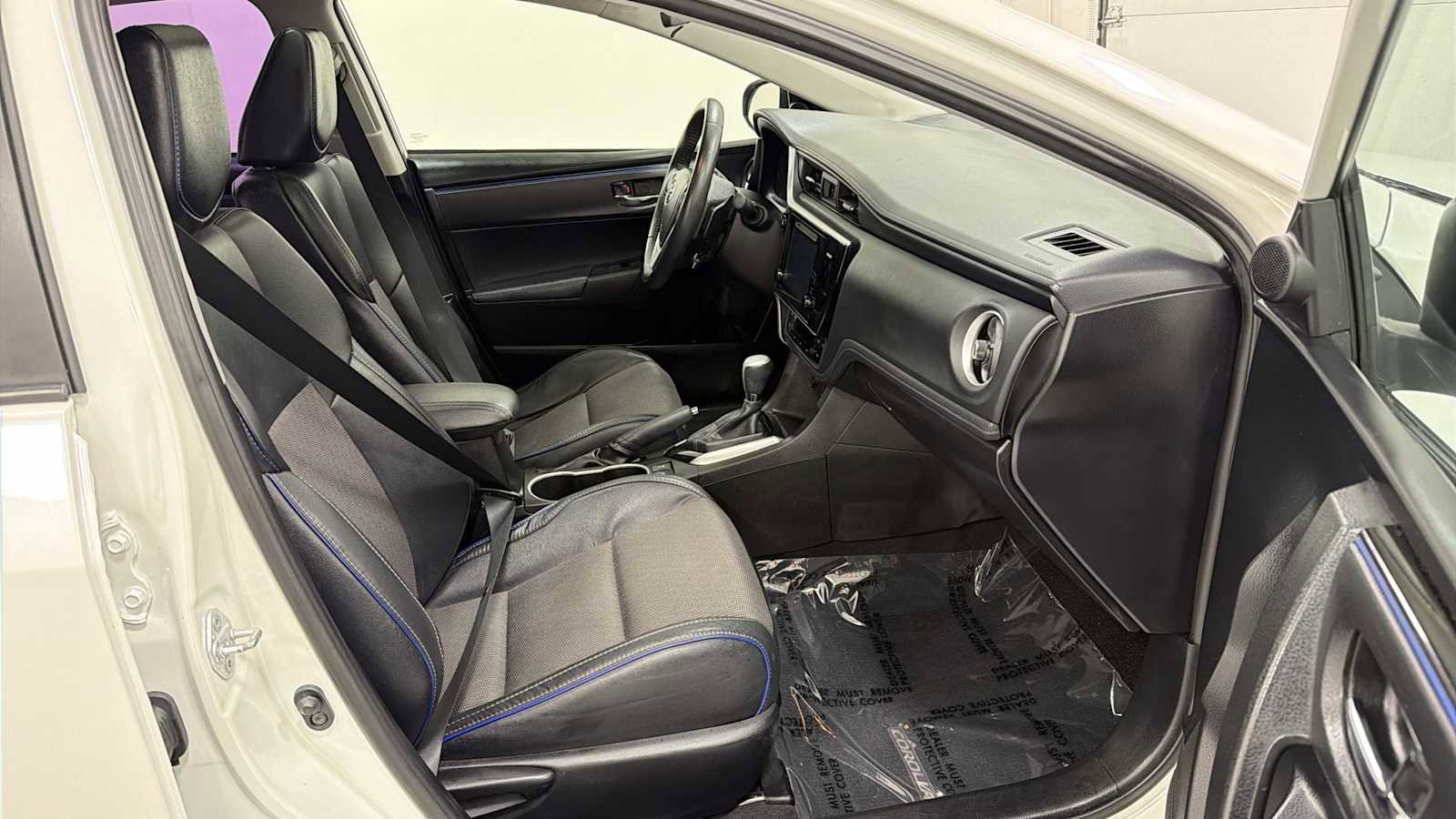 Used 2017 Toyota Corolla SE w/ SE Premium Package image 29