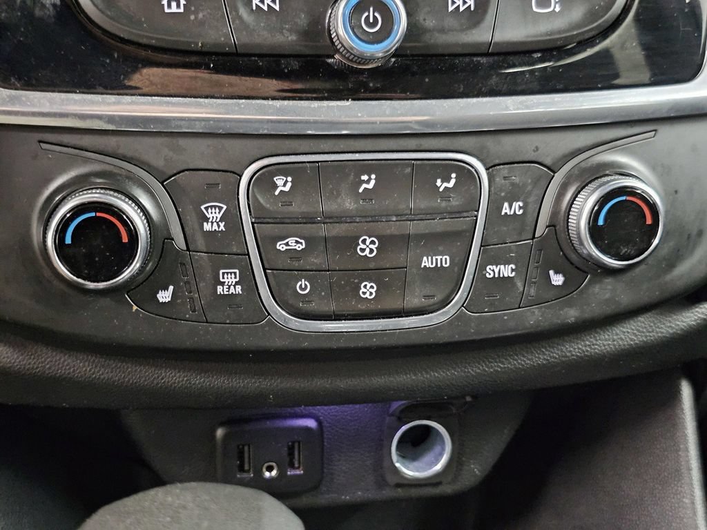 Used 2022 Chevrolet Traverse LT FWD image 19