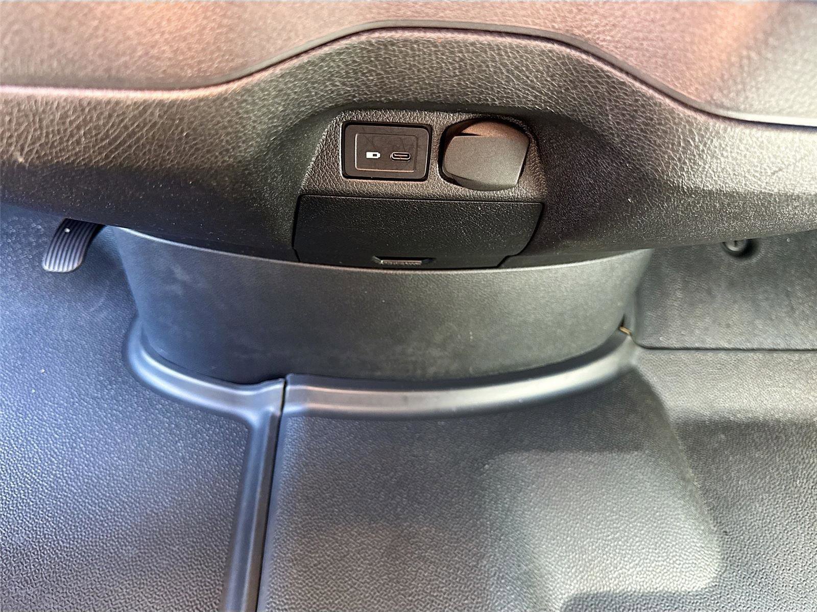 Used 2020 Mercedes-Benz Sprinter 2500 w/ Driver Convenience Package image 13