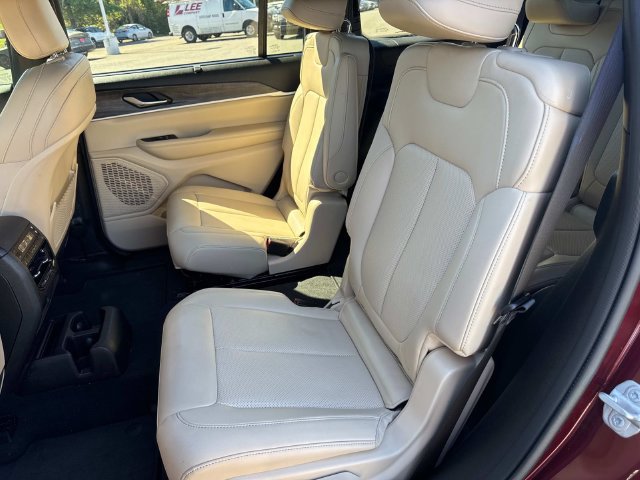 Used 2023 Jeep Grand Cherokee L Limited w/ Luxury Tech Group II AWD/4WD image 28