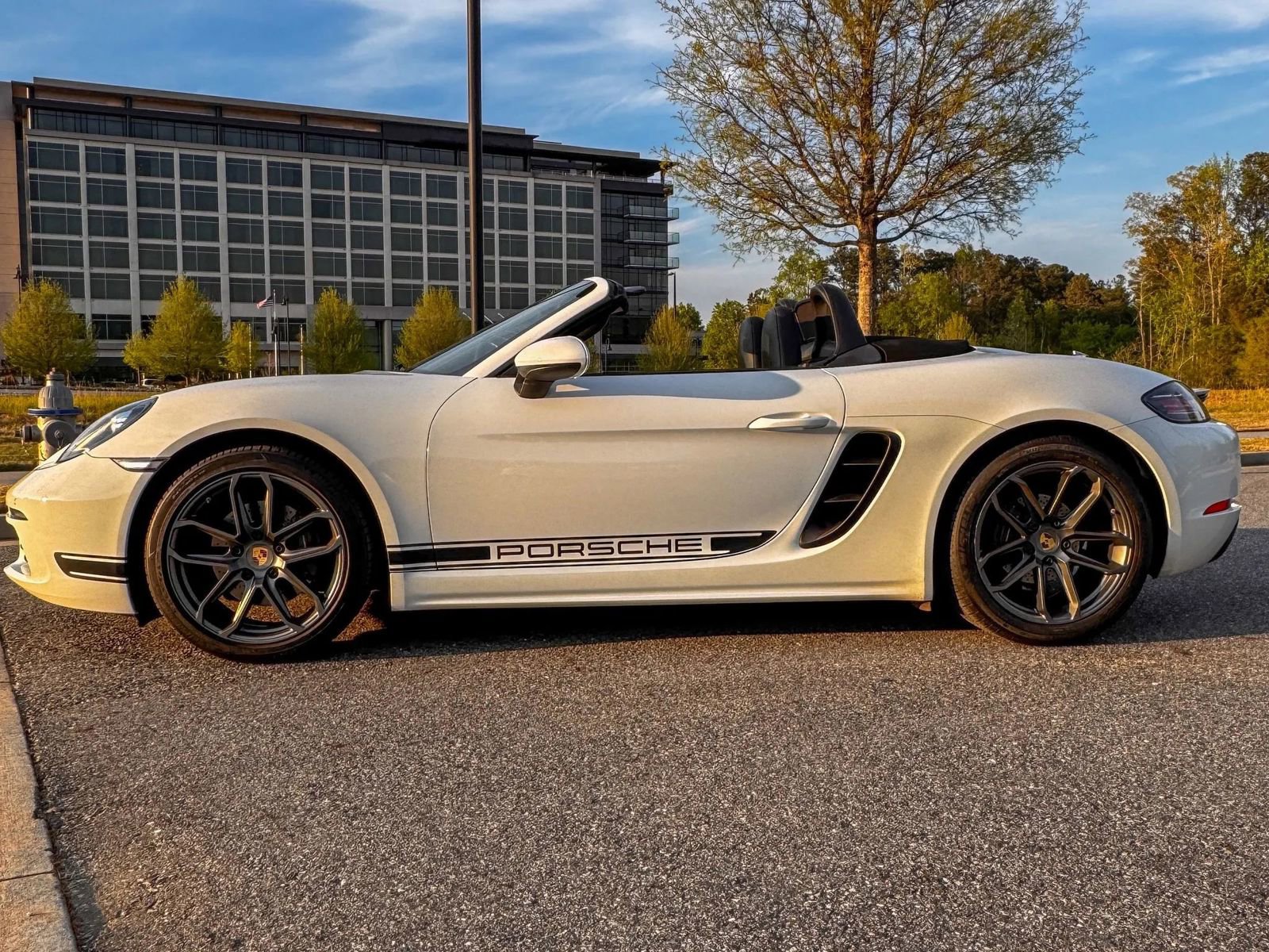 Used 2019 Porsche 718 Boxster image 11