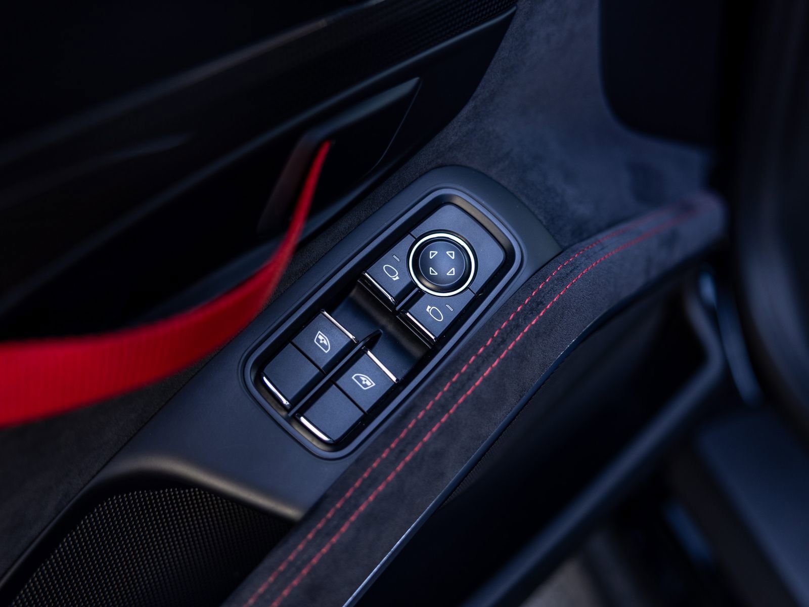 Certified 2016 Porsche Cayman GT4 RWD image 42