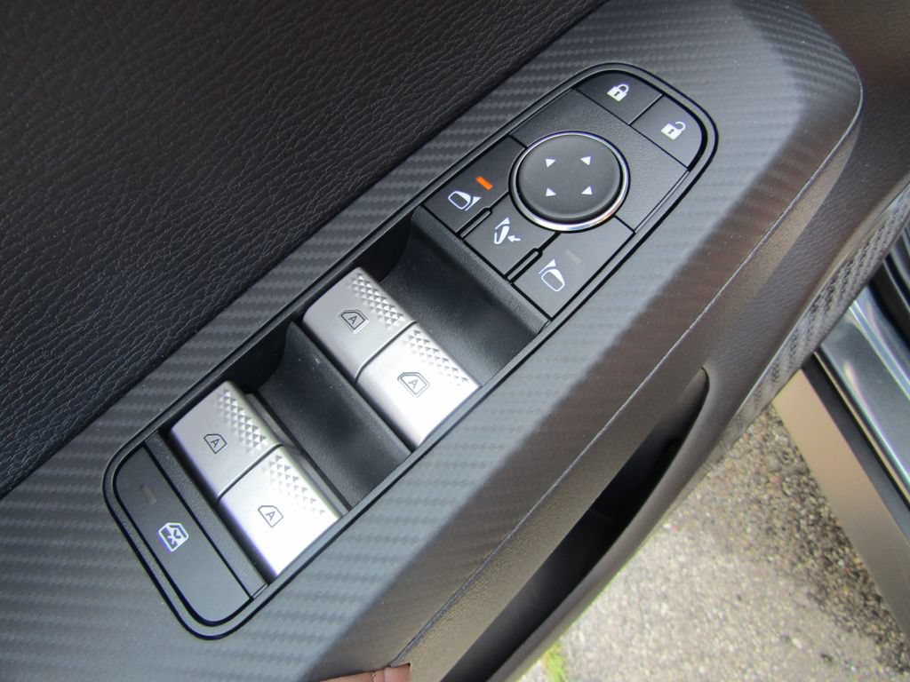 Used 2025 Mitsubishi Outlander SEL AWD/4WD image 15