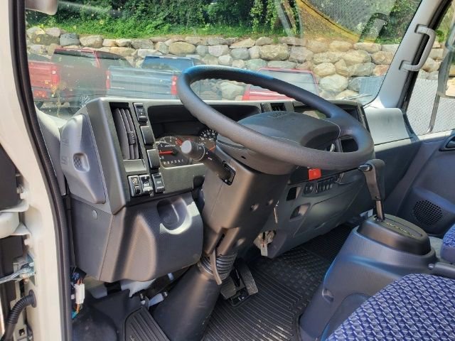 New 2025 Chevrolet Low Cab Forward image 9