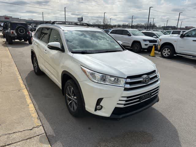 Used 2017 Toyota Highlander XLE image 24