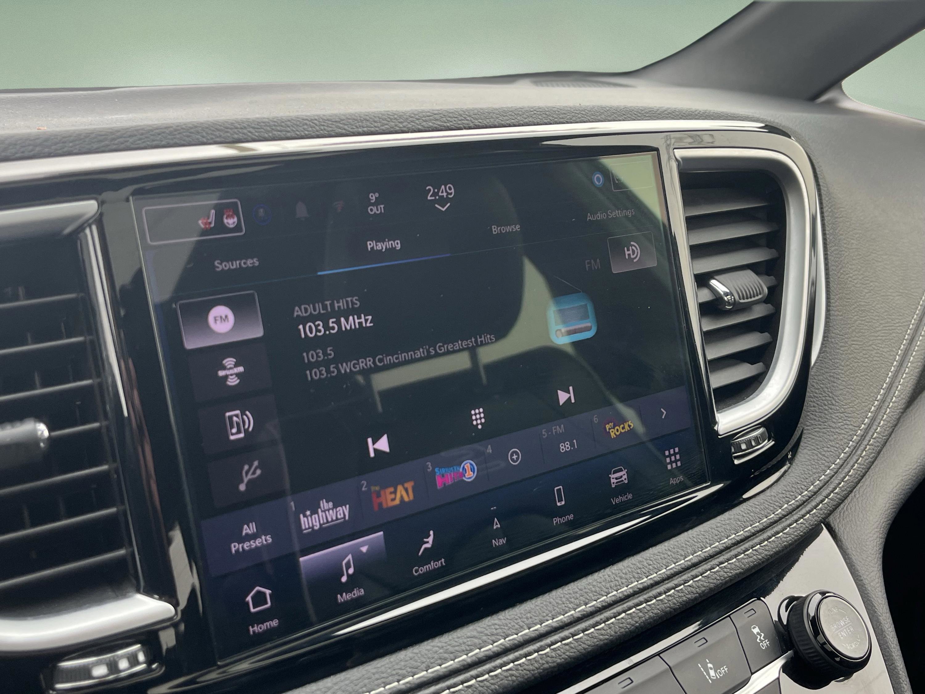 Used 2025 Chrysler Pacifica Limited image 19