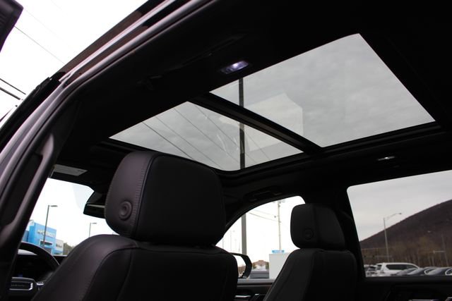 Used 2025 GMC Yukon Denali w/ Sun & Power Step Package image 45