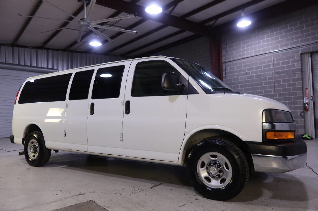 Used 2019 Chevrolet Express 3500 LT w/ LT Preferred Equipment Group RWD image 7