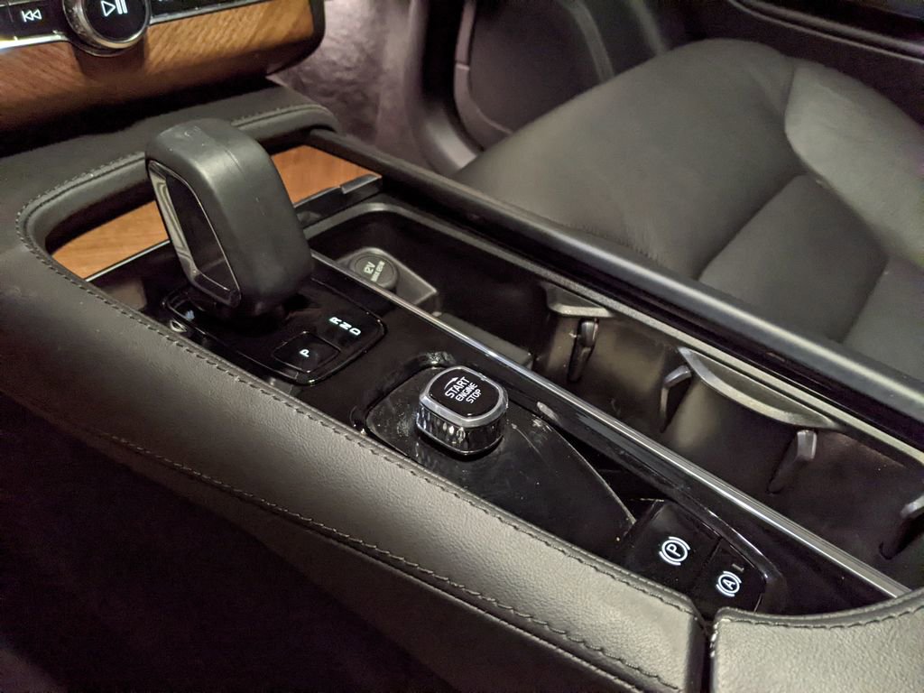 Certified 2025 Volvo XC90 T8 Plus w/ Protection Package Premier image 19