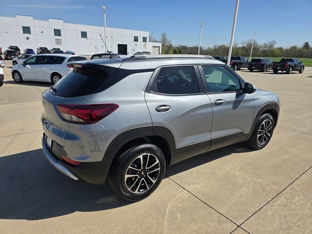 Used 2025 Chevrolet TrailBlazer LT AWD/4WD image 14
