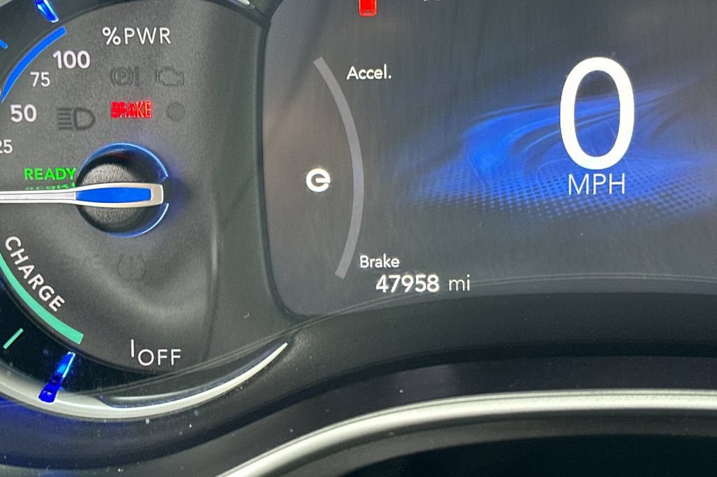 Used 2024 Chrysler Pacifica Limited FWD image 29