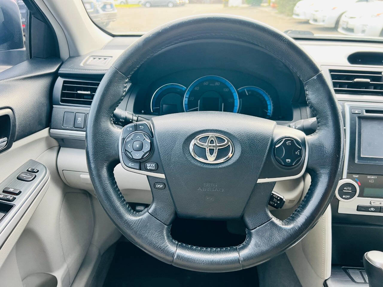 Used 2014 Toyota Camry XLE image 19