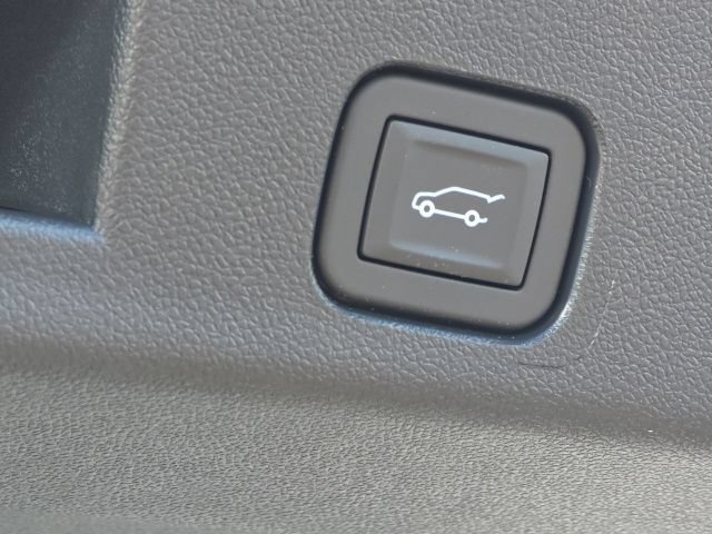 New 2027 Chevrolet Traverse LT w/ Driver Confidence Package FWD image 32