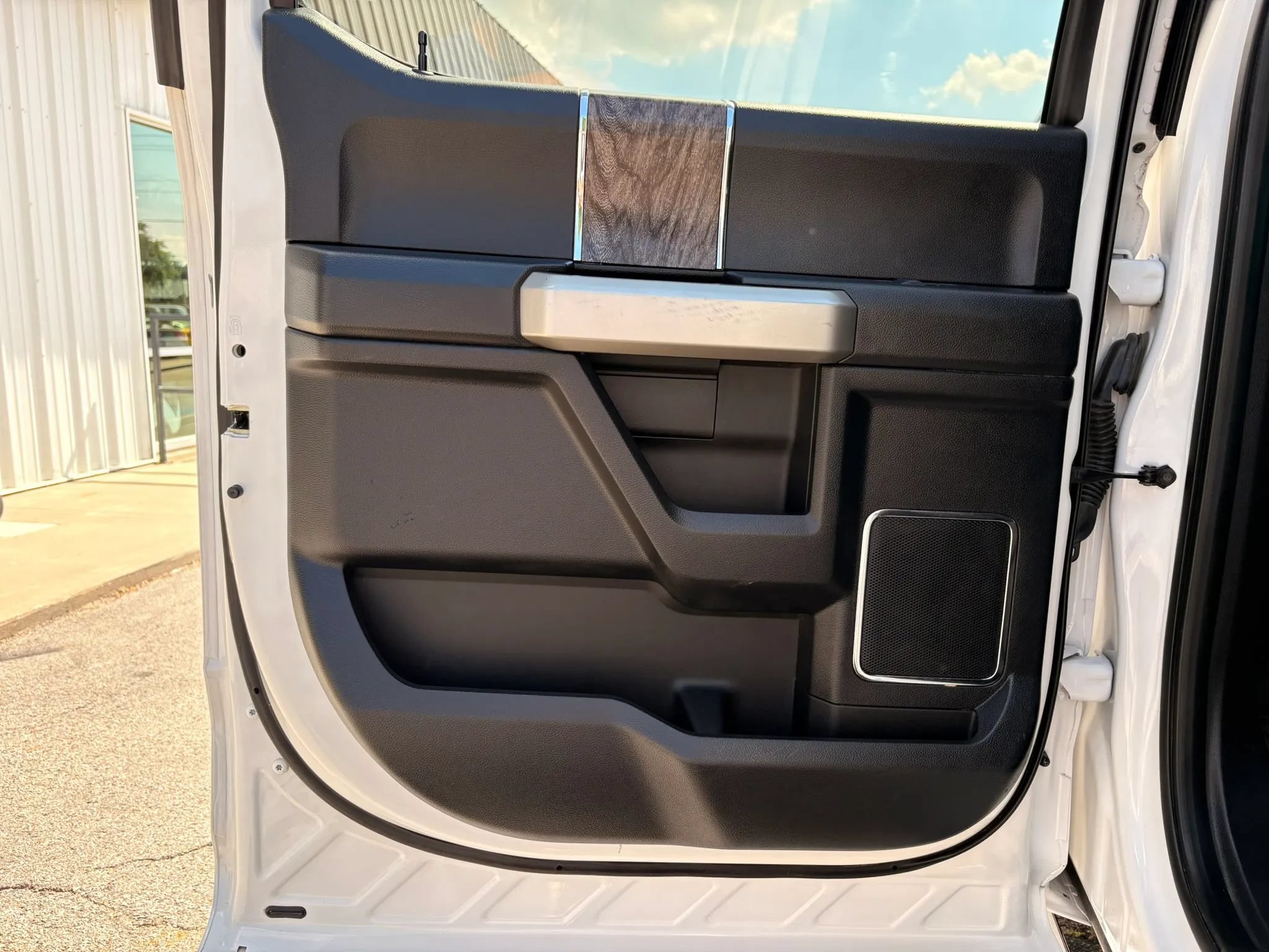 Used 2018 Ford F250 Lariat w/ Lariat Ultimate Package AWD/4WD image 12