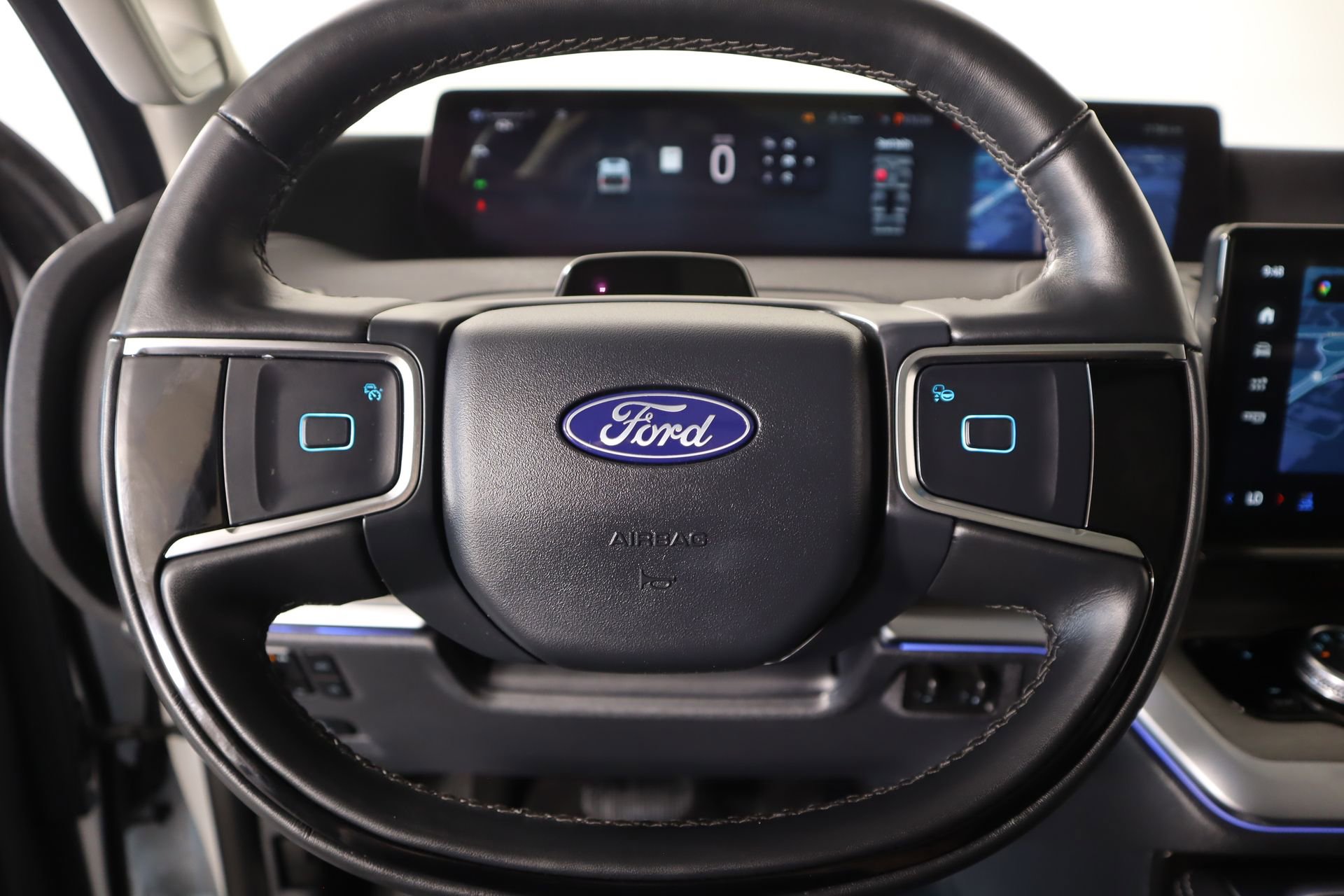 Used 2025 Ford Expedition Max Platinum AWD/4WD image 3