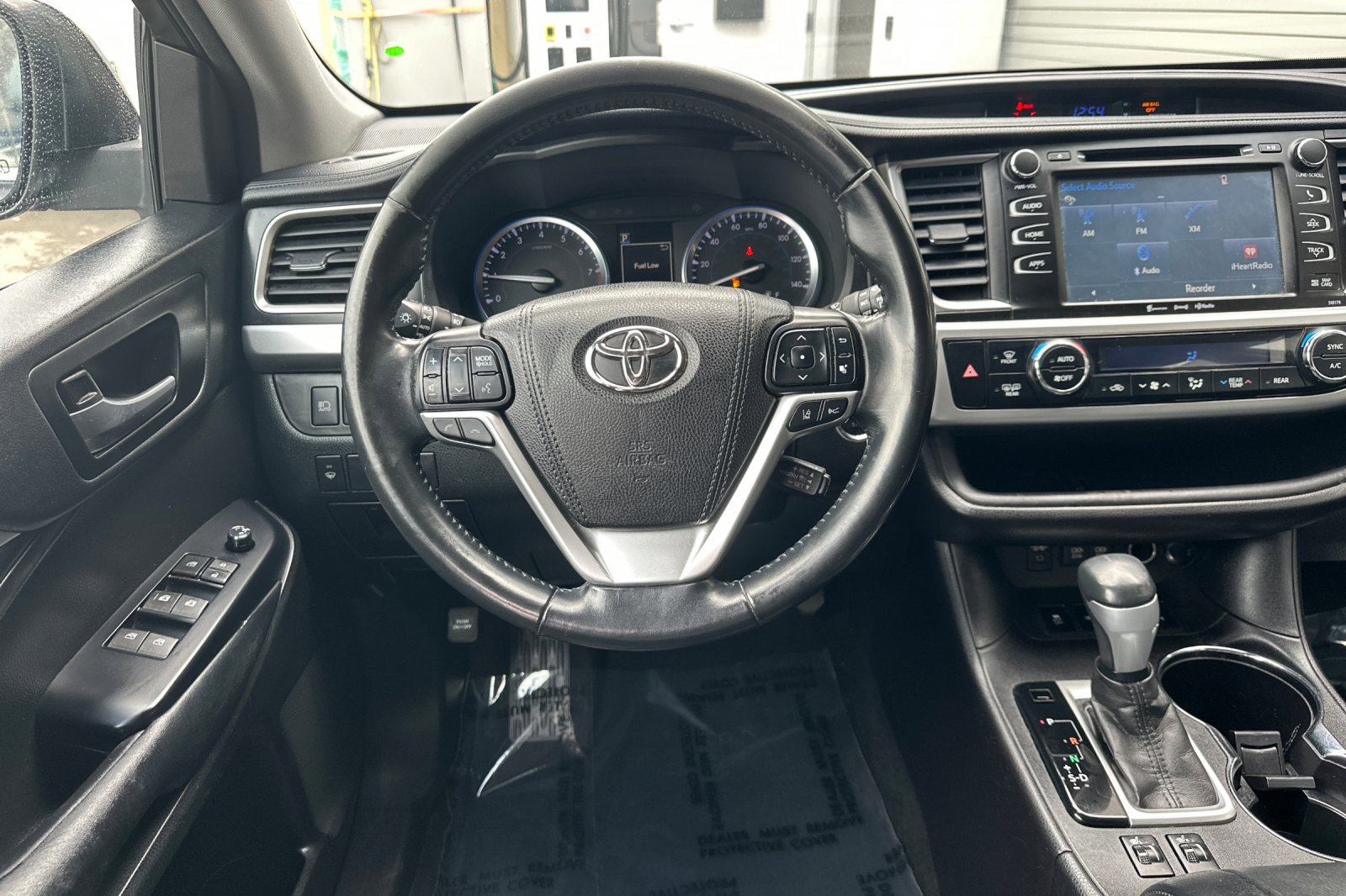 Used 2017 Toyota Highlander XLE image 28