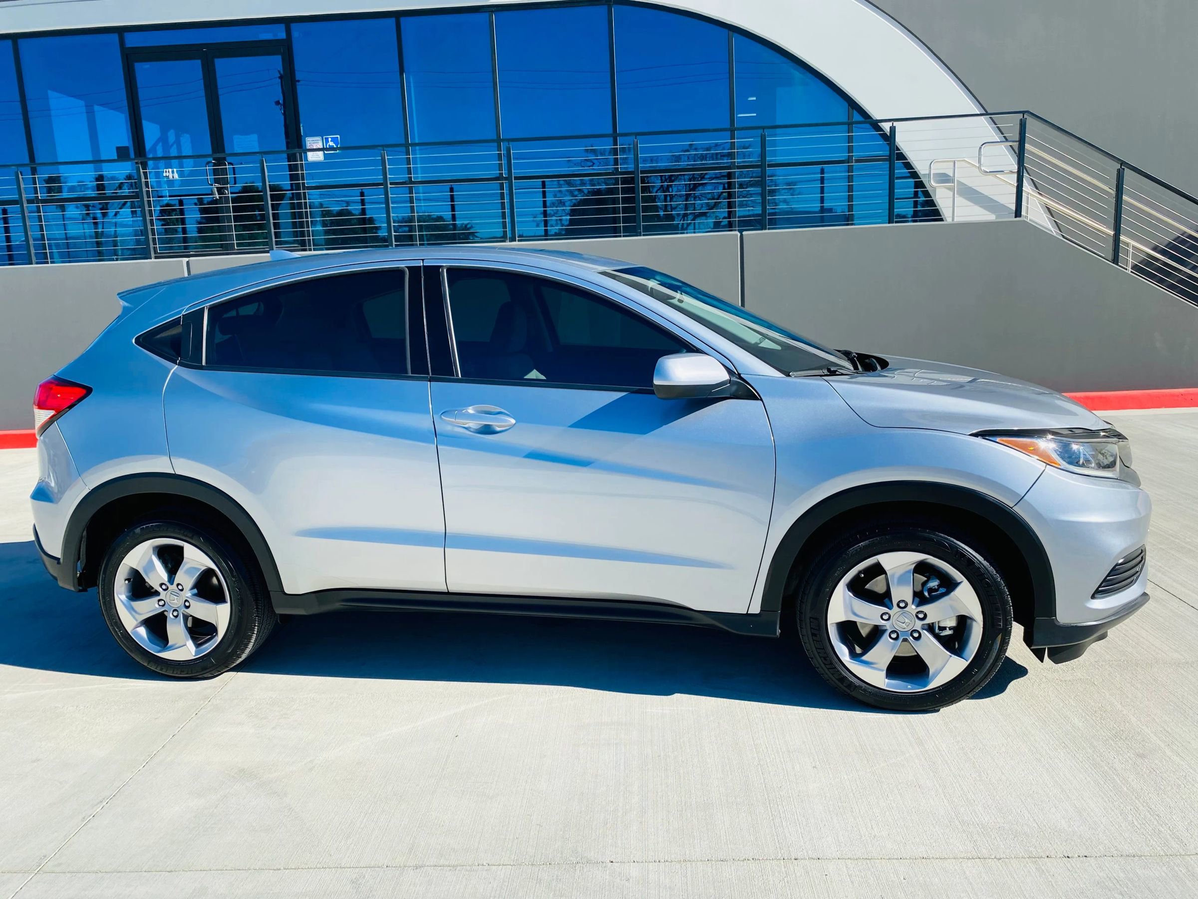 Used 2019 Honda HR-V LX image 11