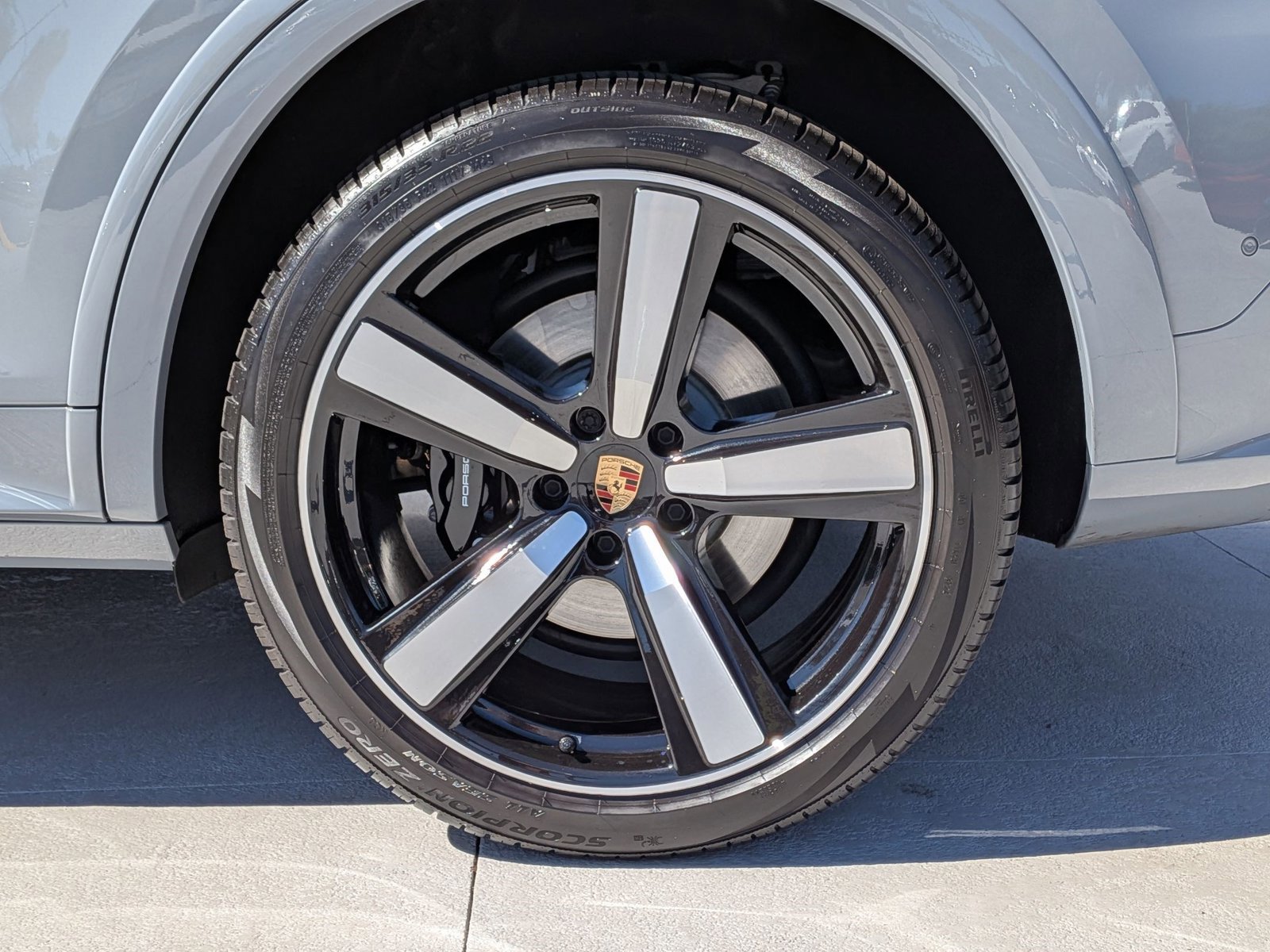 Certified 2025 Porsche Cayenne GTS image 29