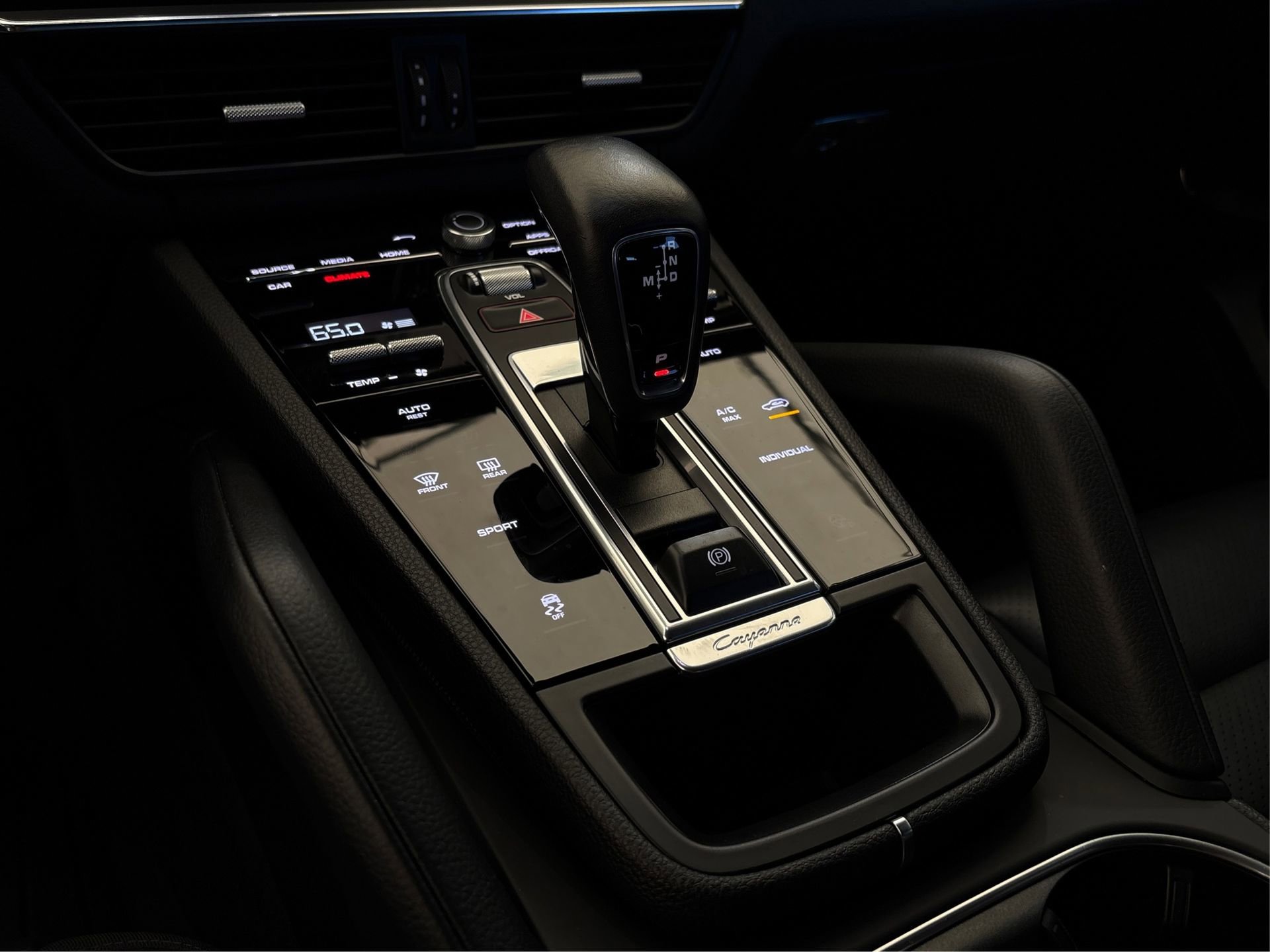 Used 2022 Porsche Cayenne image 28