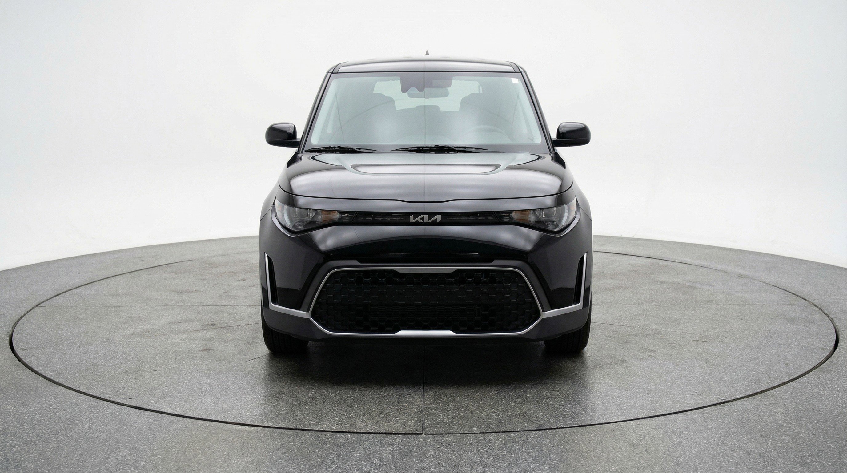 Used 2025 Kia Soul LX w/ LX Technology Package image 2