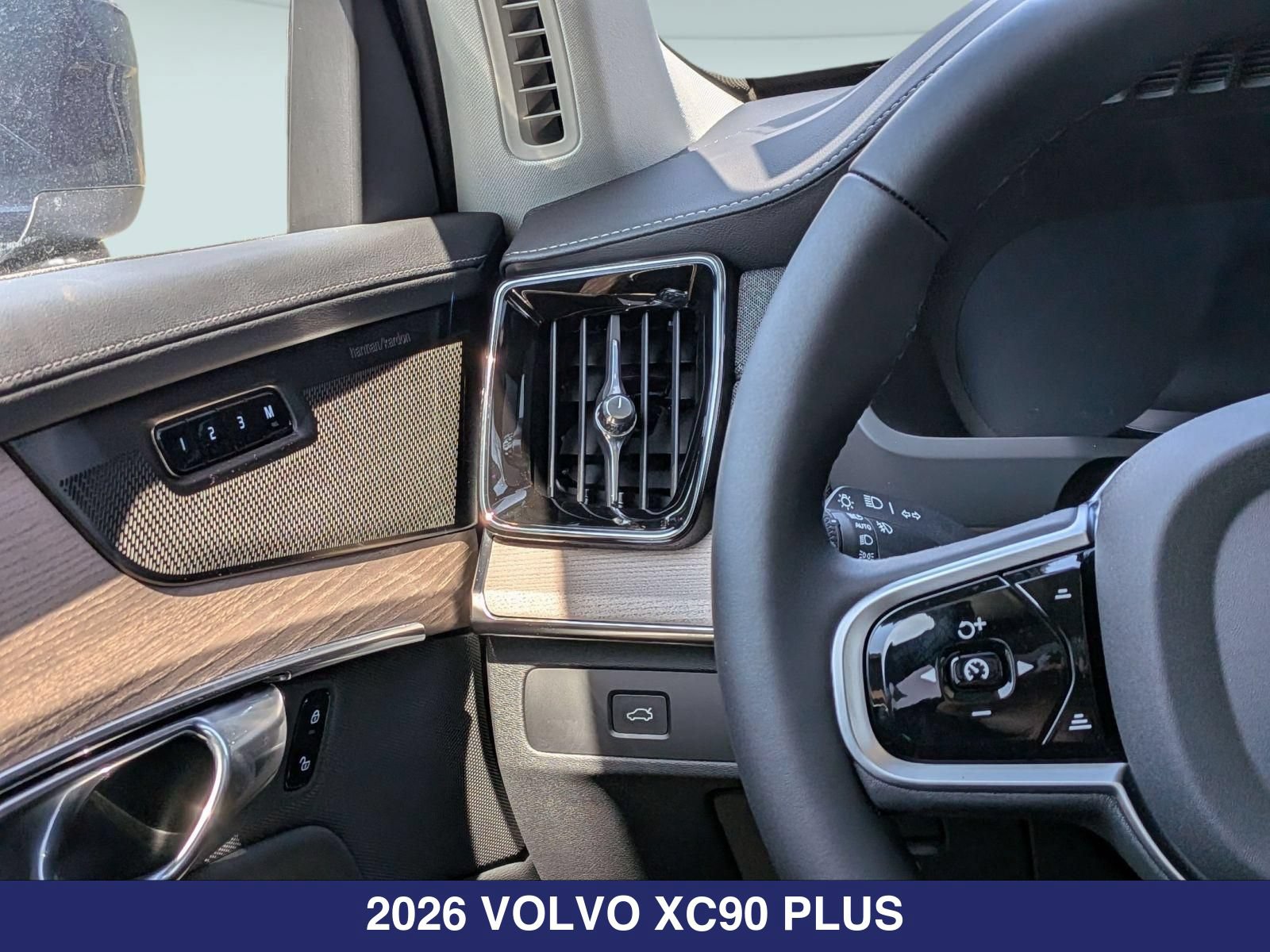 New 2026 Volvo XC90 B6 Plus w/ Protection Package Premier AWD/4WD image 18