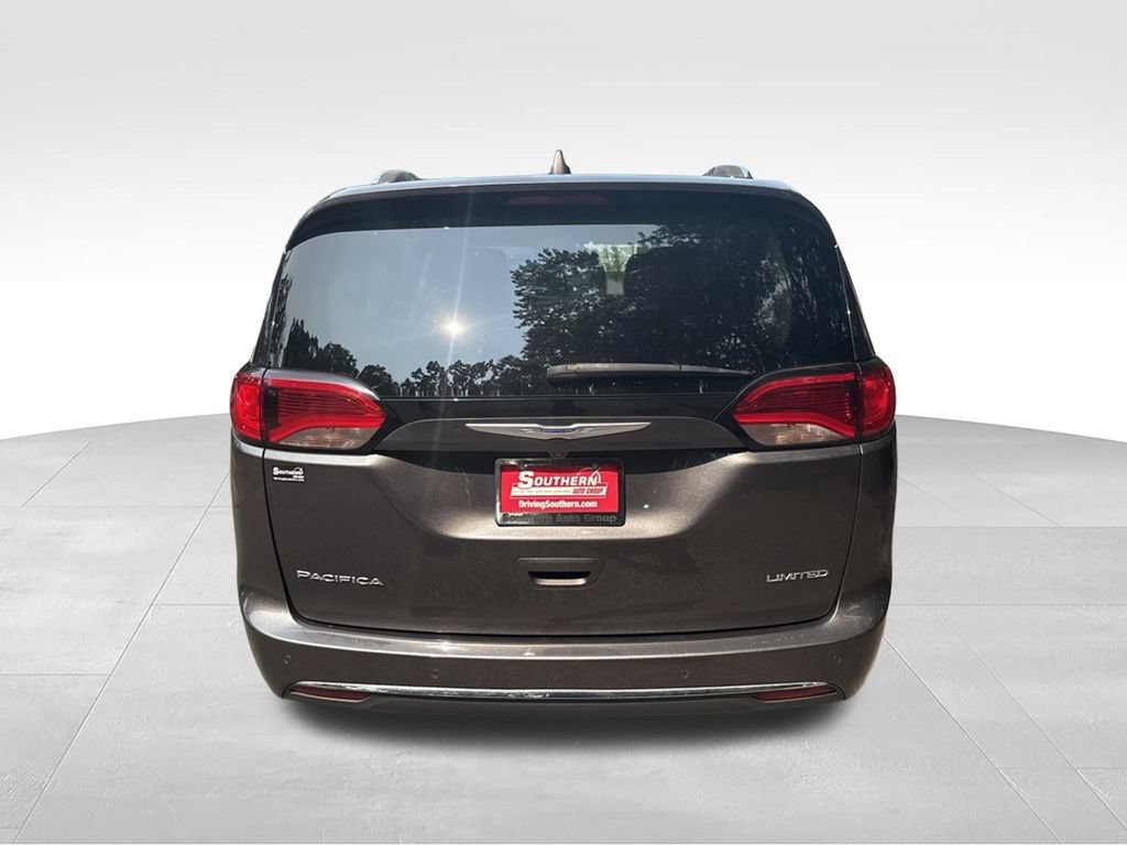 Used 2020 Chrysler Pacifica Limited FWD image 4