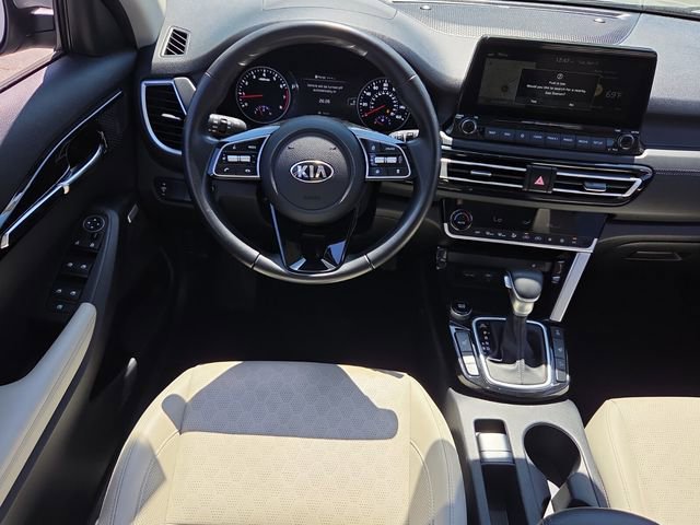 Used 2021 Kia Seltos SX w/ SX Sunroof Package image 13