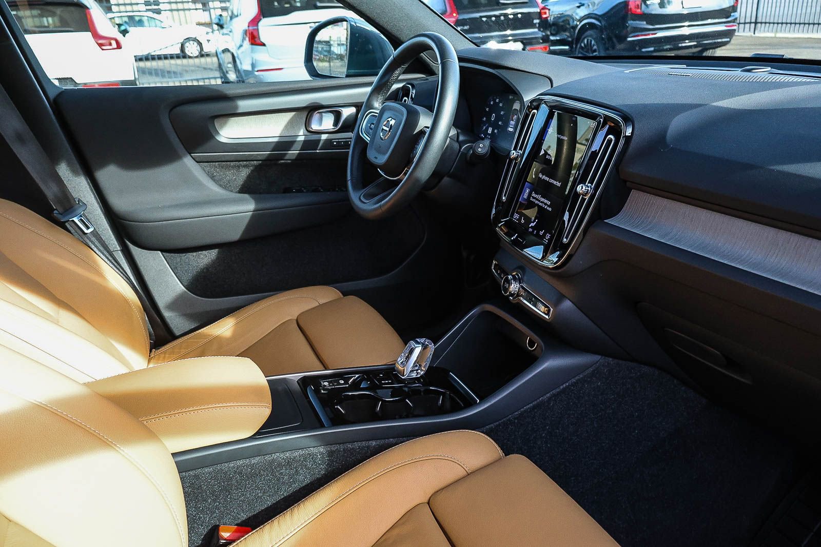 Used 2022 Volvo XC40 T5 Inscription w/ Advanced Package image 18