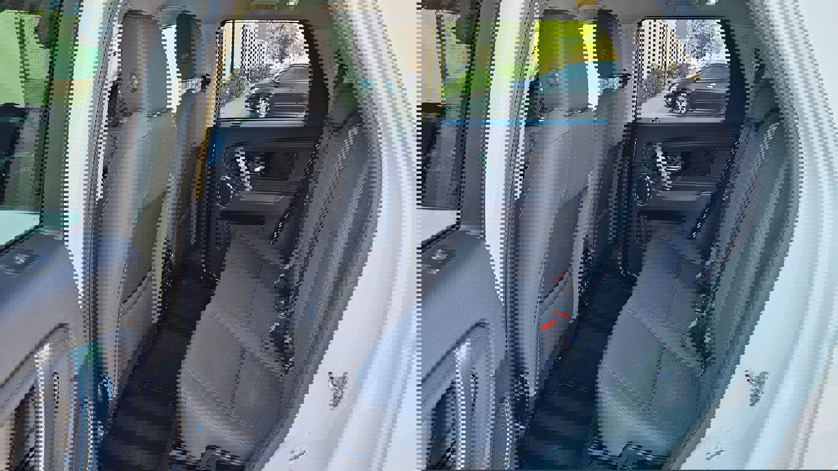 Used 2020 Land Rover Discovery Sport image 18