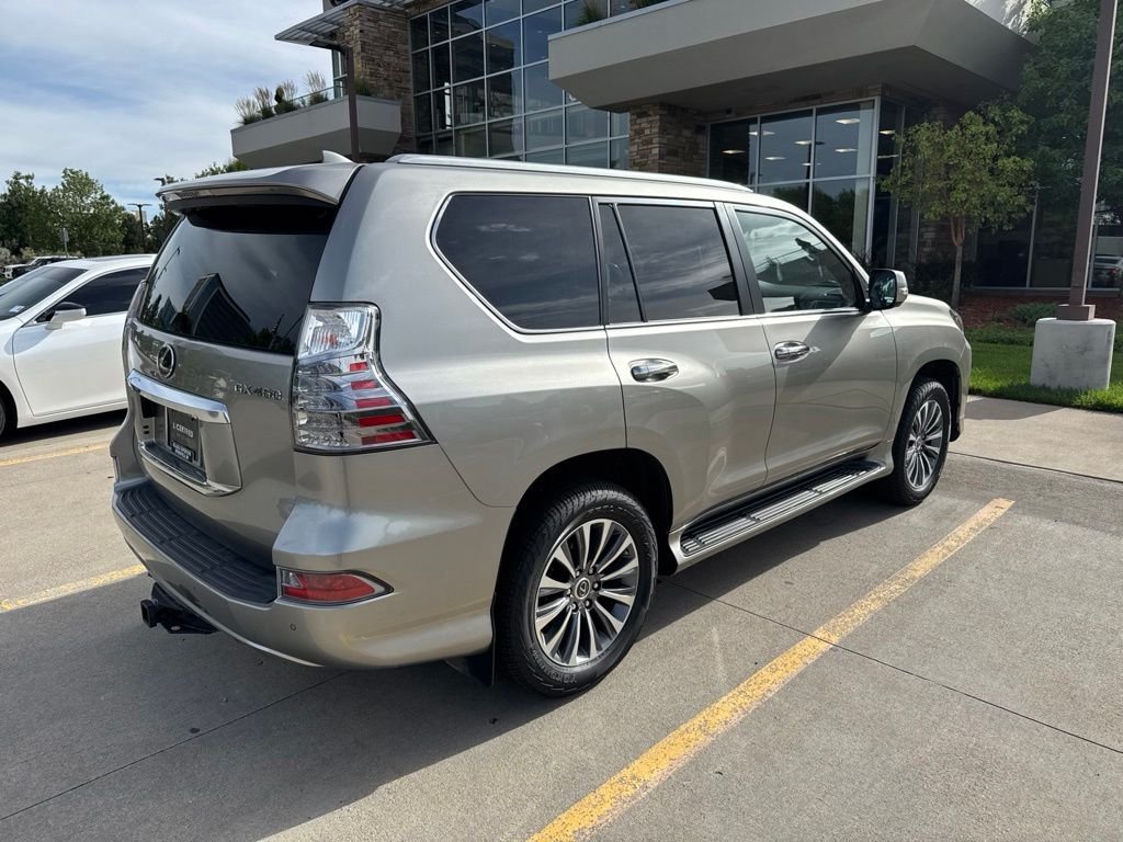 Used 2022 Lexus GX 460 Luxury w/ Accessory Package AWD/4WD image 3