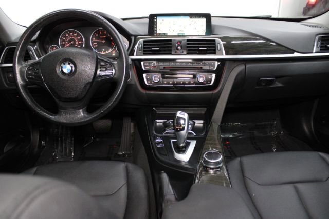 Used 2018 BMW 320i Sedan RWD image 2