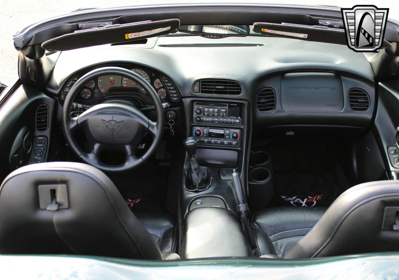 Used 2001 Chevrolet Corvette Convertible w/ Preferred Equipment Group2 image 27