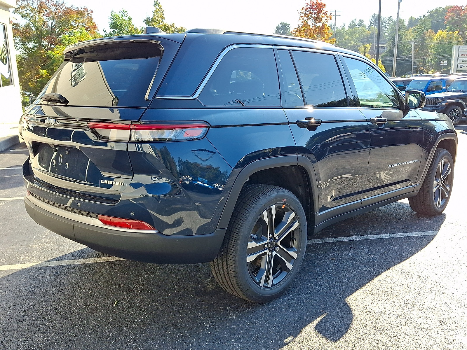 New 2027 Jeep Grand Cherokee Limited AWD/4WD image 3
