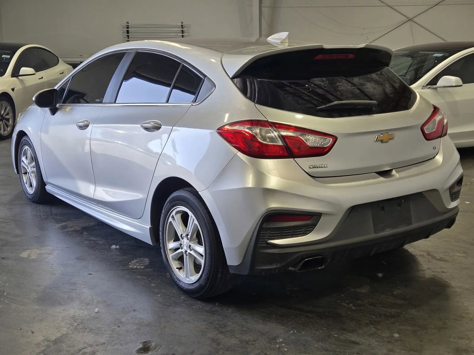 Used 2018 Chevrolet Cruze LT w/ Sun And Sound Package FWD image 2